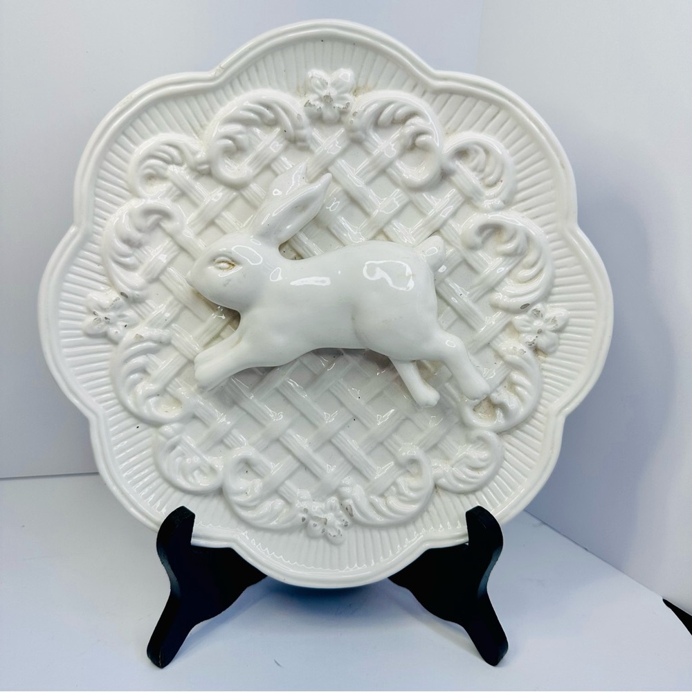 GANZ White Embossed Rabbit Ceramic Plate 8.5”